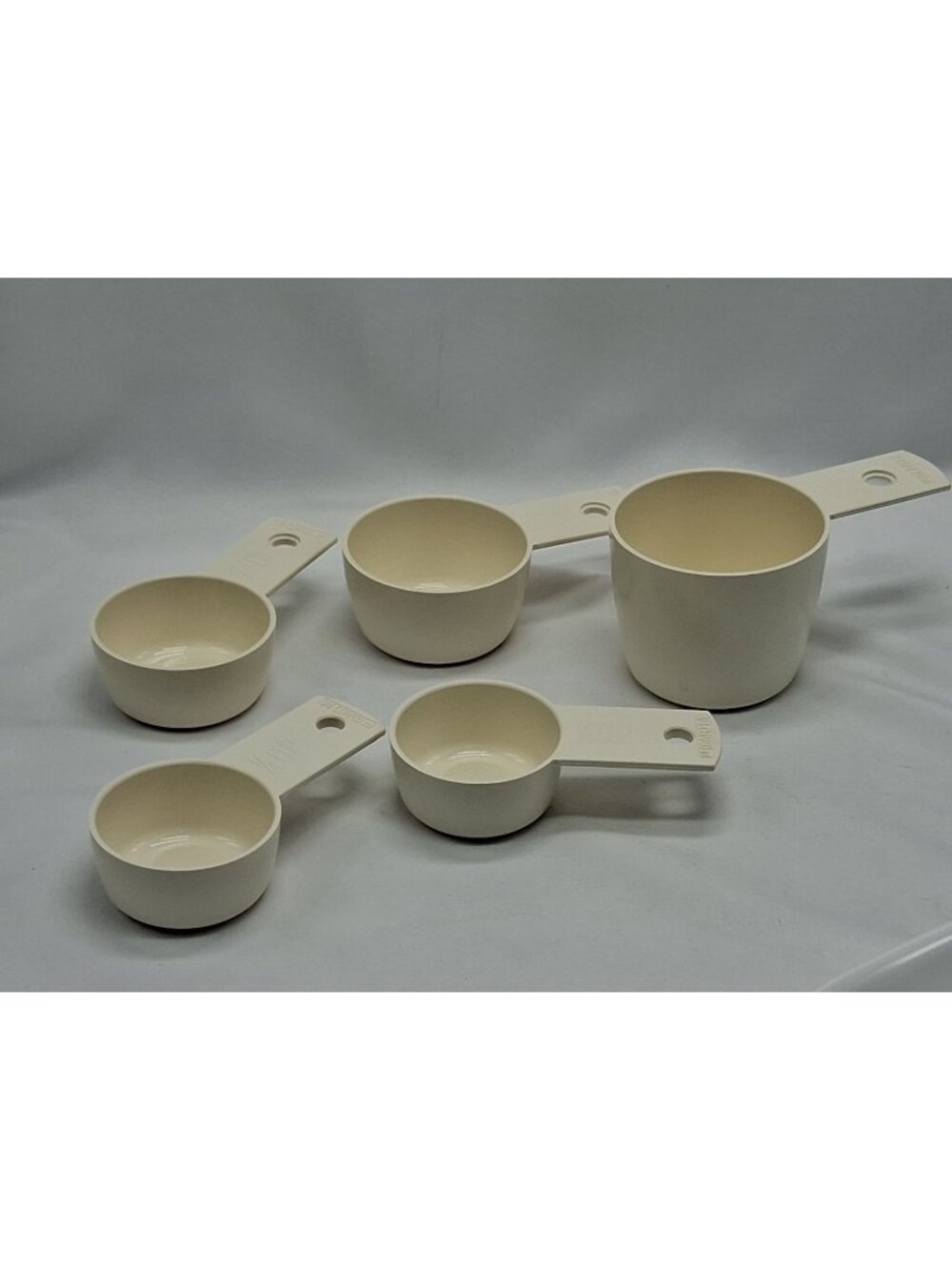 VTG Pyrex Measuring Cups Set of 5 (1, 1/2, 1/3, 1/4) Melamine Melmac Off-White